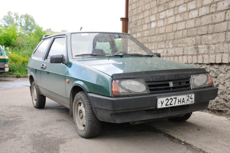 Фото советского автомобиля ВАЗ 21083