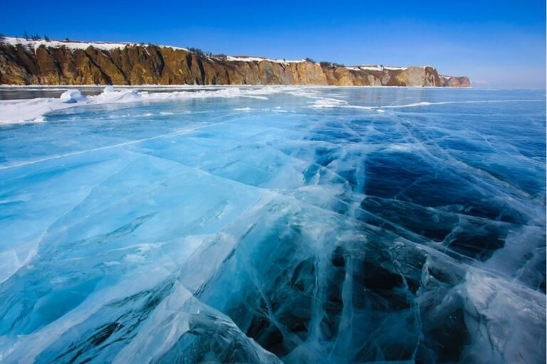 Фото зимнего озера Байкал