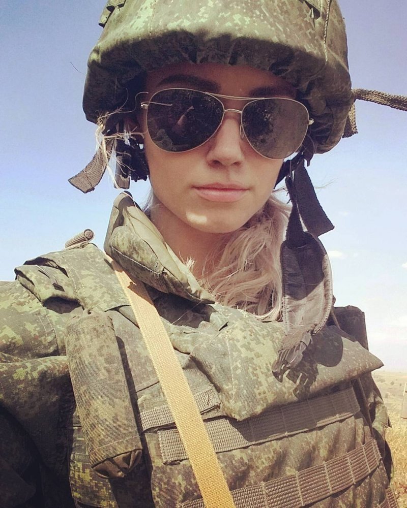 Подборка фото самых красивых военных девушек России