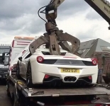 Уничтожение конфискованный Ferrari в Великобритании (5 фото)
