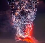 Электрический шторм во время извержения вулкана (10 фото)