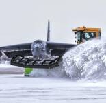 Увлекательные кадры с военными самолетами зимой (40 фото)