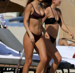 Американская модель, диджей и звезда YouTube - Шантель Джеффрис (Chantel Jeffries) на пляже в Майами.