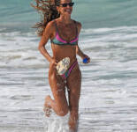Изабель Гуларт (Izabel Goulart) — горячие фото с пляжа в бикини